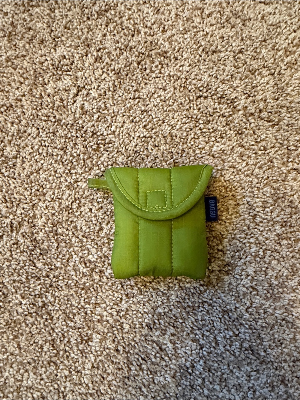 BAGGU Green Bag & AirPods Case 💚 - Picture 5 of 7